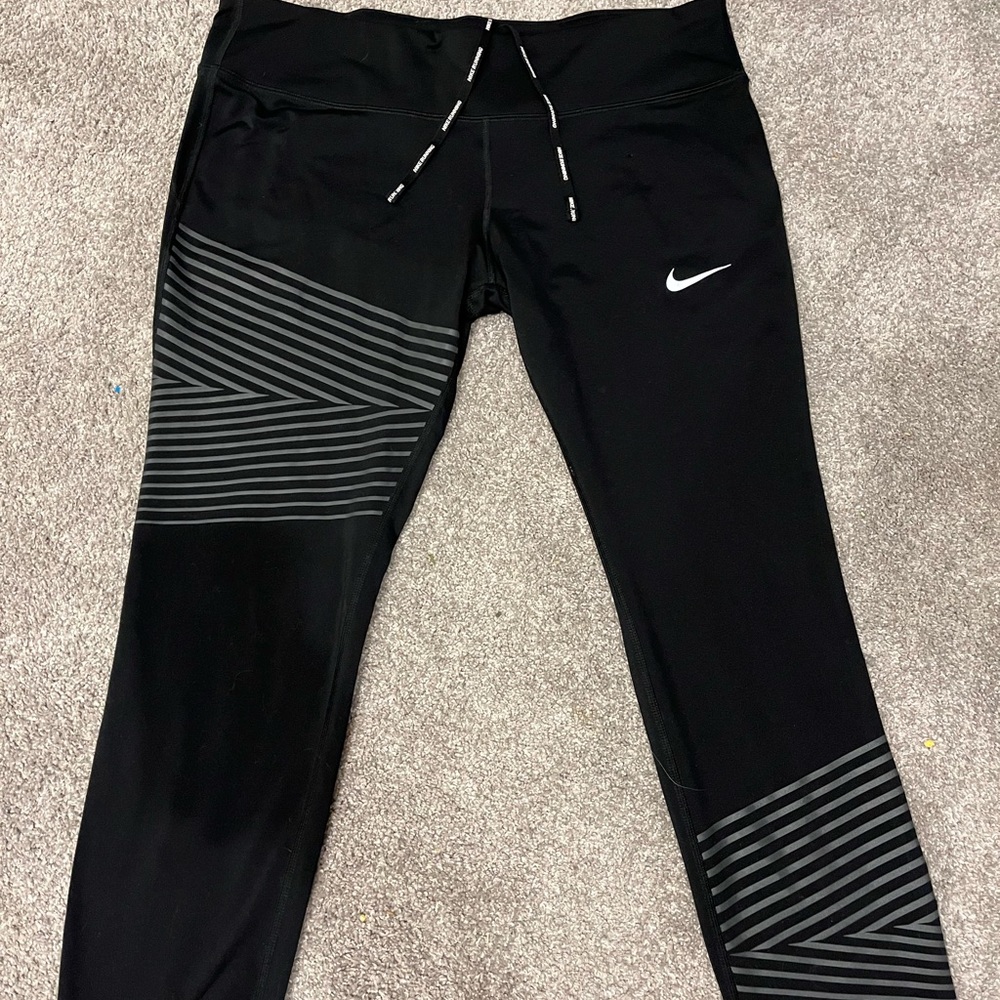 Black Nike leggings